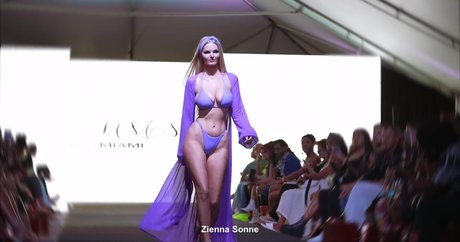 Zienna Sonne sex star image