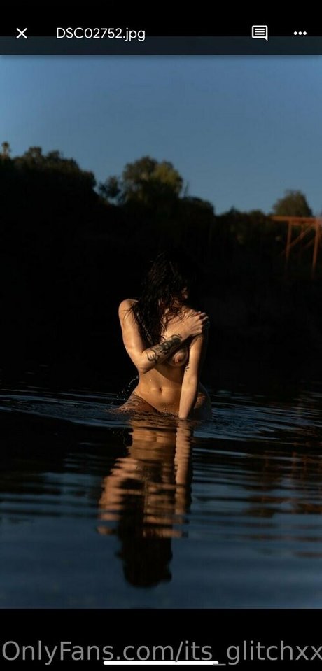 its glitchxx model perfect pics