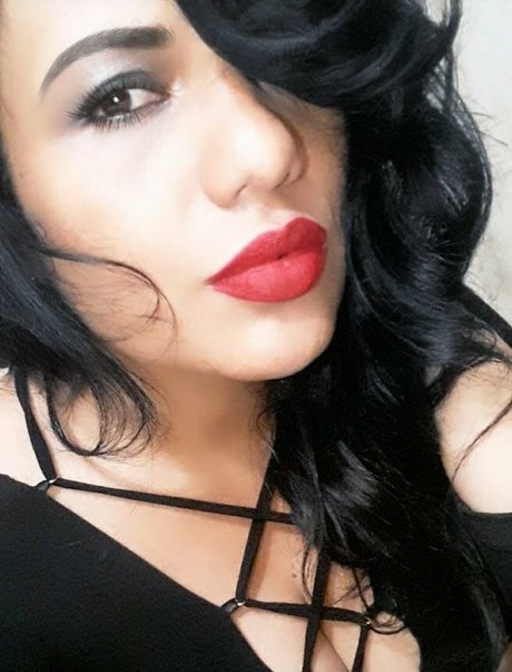 Labrujaquevuela pretty model pics