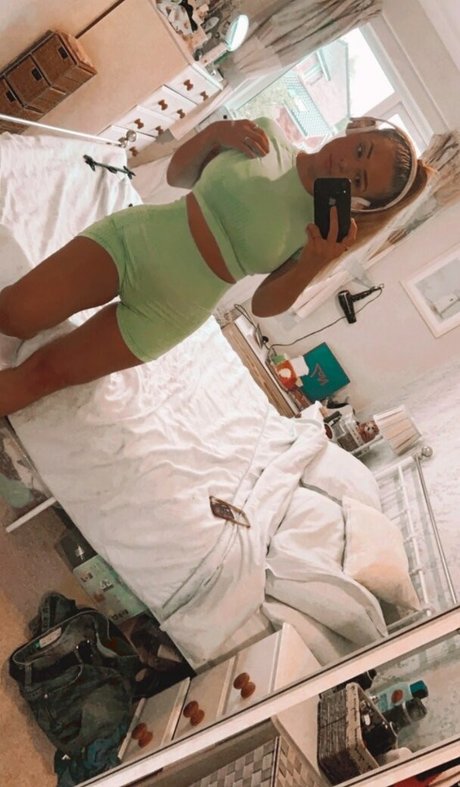 Chloe Ilsley star sexy photo
