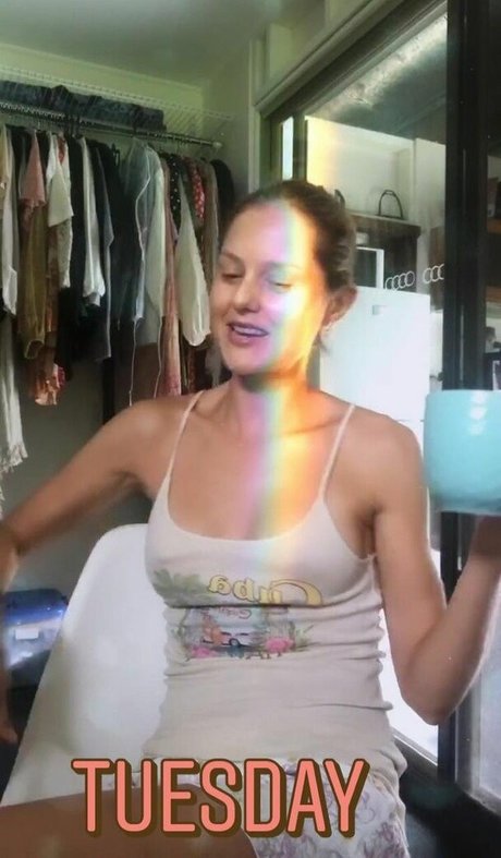 Isabelle Cornish star naked pic