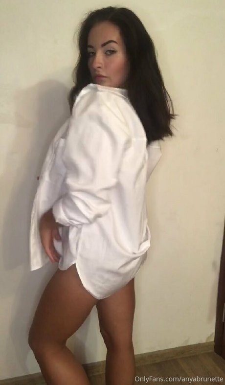 anyabrunette pornstar photos