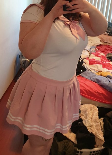 chubby little kitty top model pic