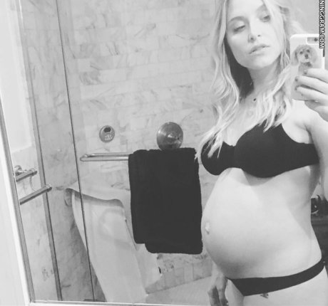Jenny Mollen nude star photo