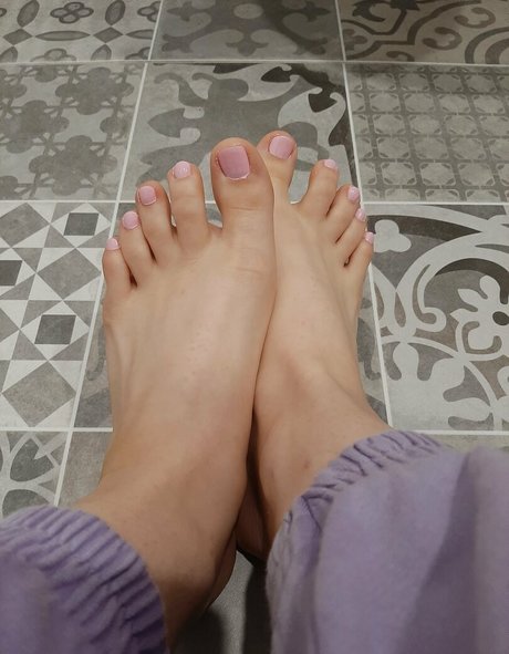 sophiee feet xxx model gallery