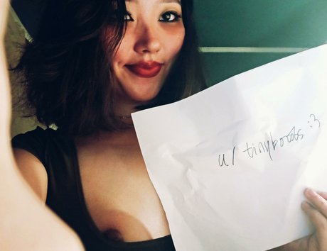 tinybooobs profile image