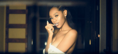 akamikebphoto high quality model image