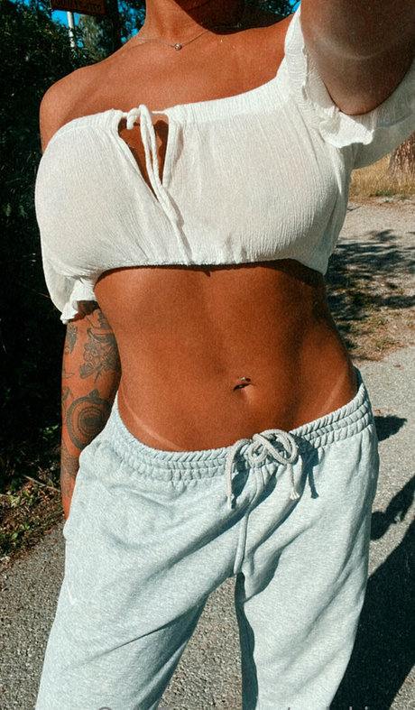 onlykimc model exclusive pics