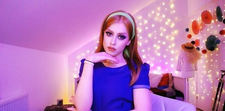 lunarouxfree adult model img