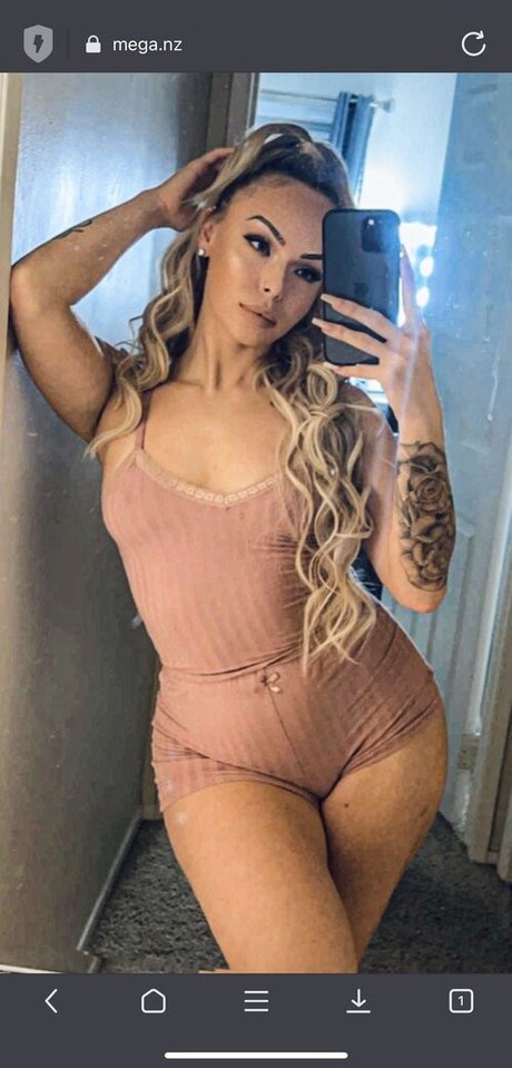 Krissy Mechelle model hd pic