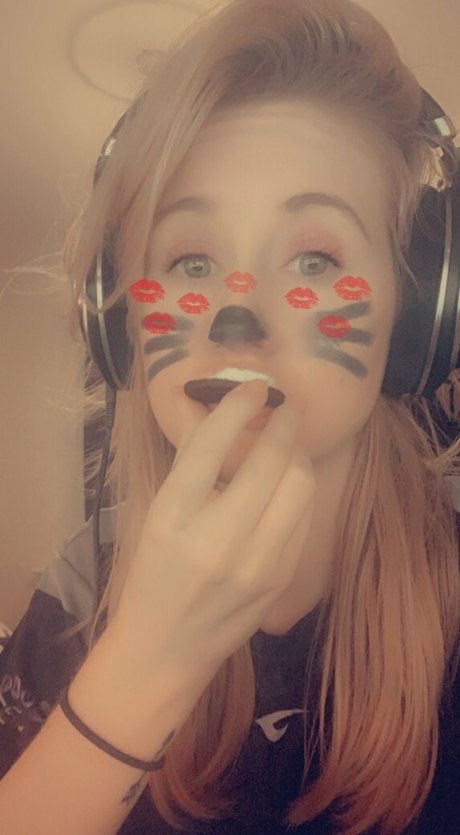 emmaontwitch exclusive actress pic