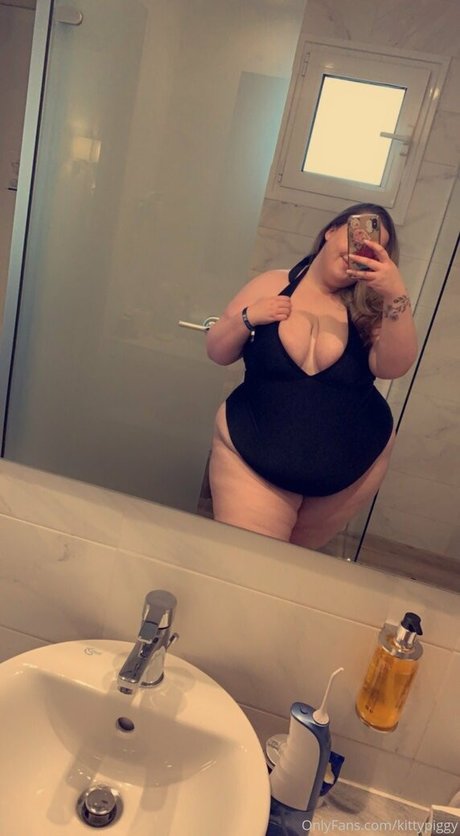 kittypiggy model pornographic photo