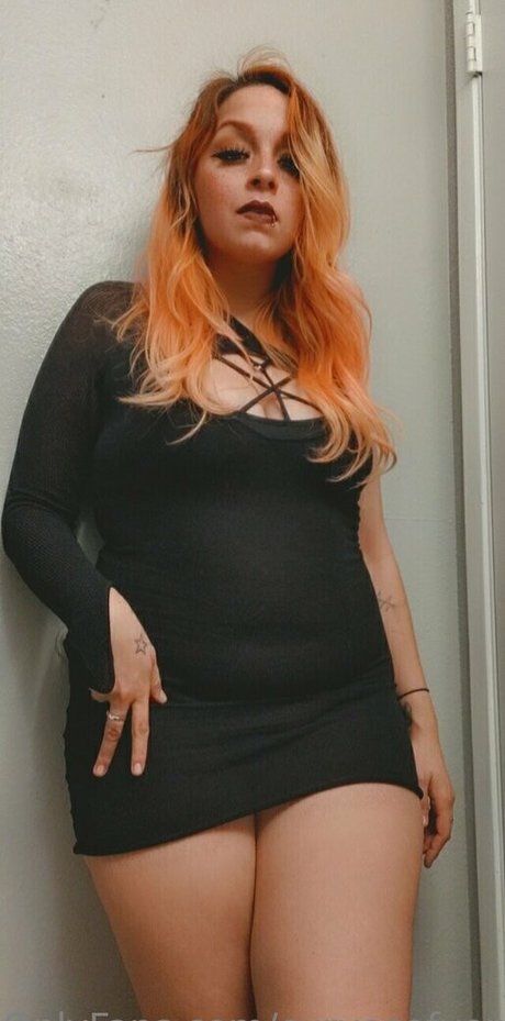 curvesofvenus pornographic star pic