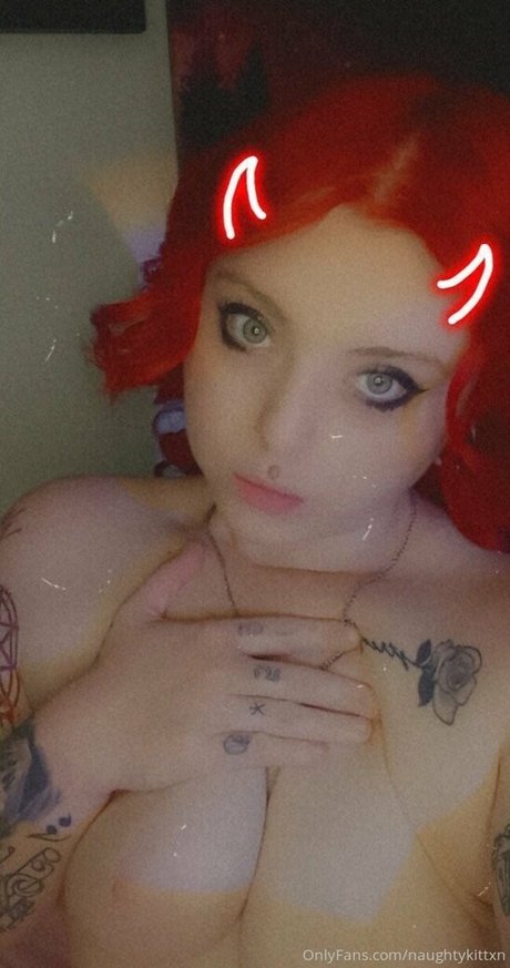 naughtykittxn model art galleries
