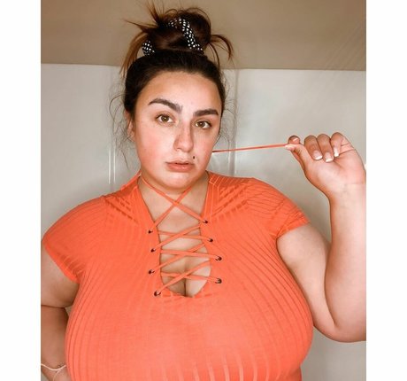 Jazminealeahh hot model images