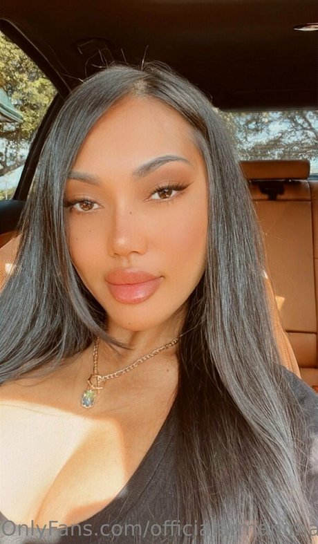 OfficialArmaniMarie model sex picture