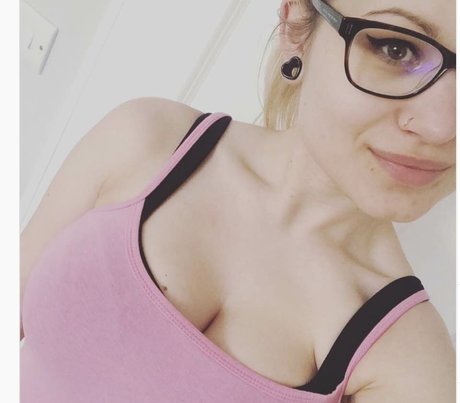 Honey And Sulphur model porn photos