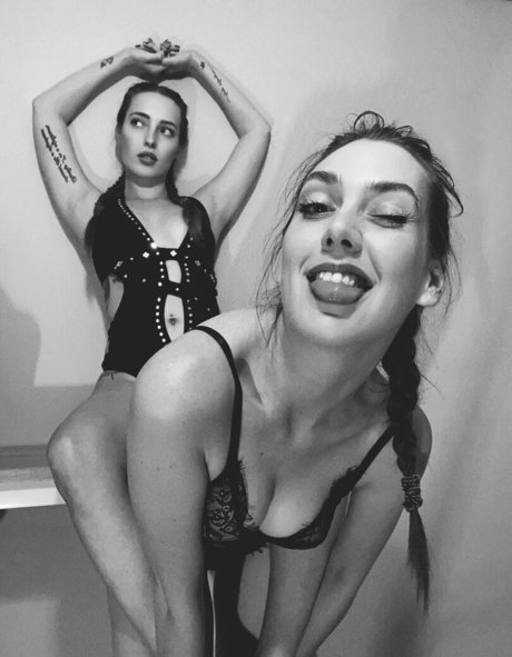 misscherryfox model pictures