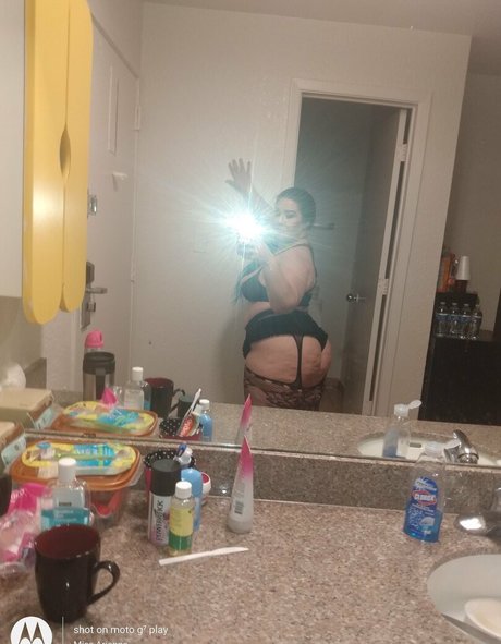 missarianna4u nude model image
