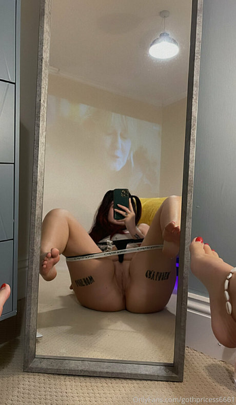 gothprincess6661 art model gallery