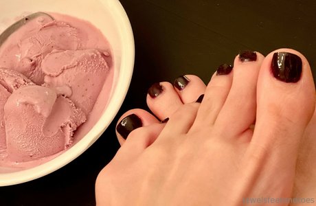 jewelsfeetandtoes nudes model gallery