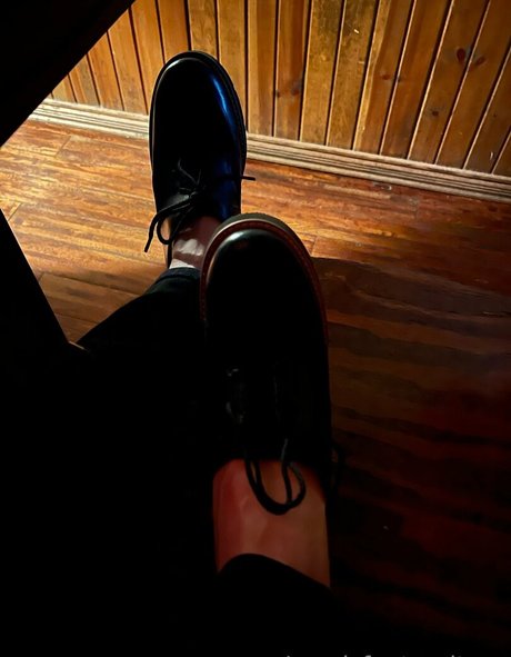 jewelsfeetandtoes exclusive pornstar image