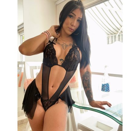 knees onlyfans pretty image