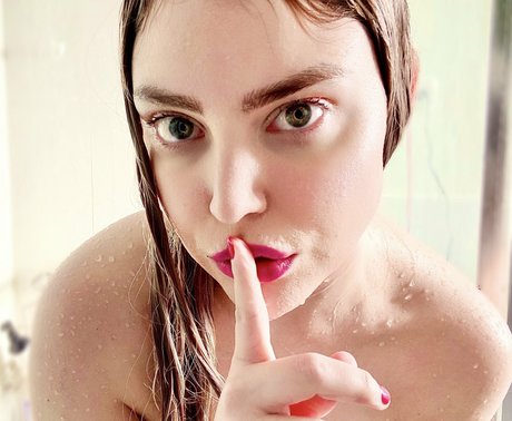 Tiahlicious model nude pic