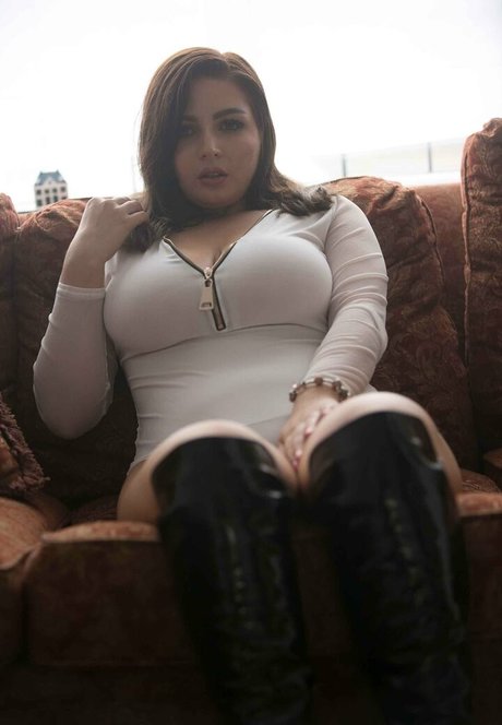 curvylucina nice model images