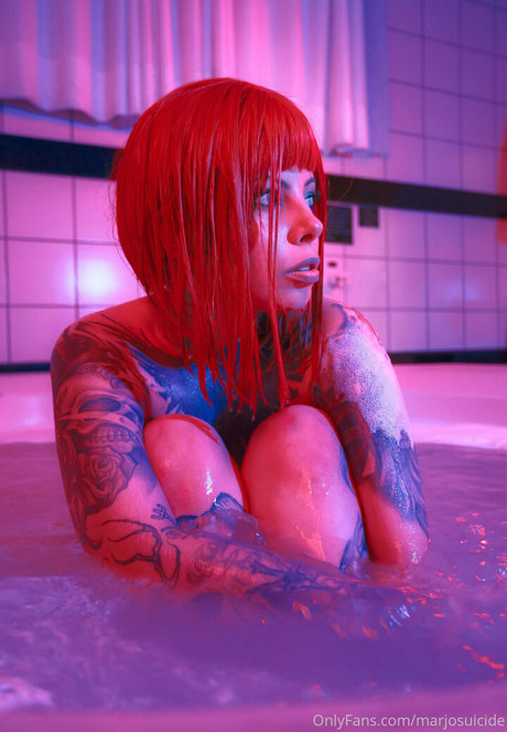 marjosuicide model naked img