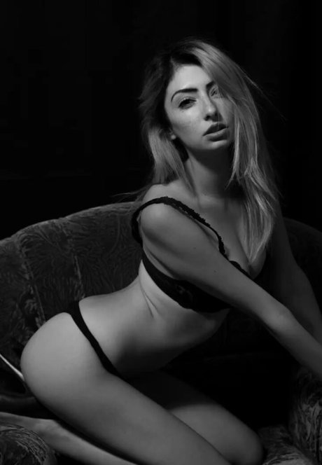 Daniela Bar model sexy photo