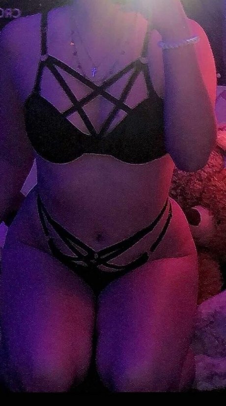 goth queen os star top image