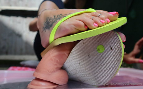 Footsiegalore pornstar high quality img
