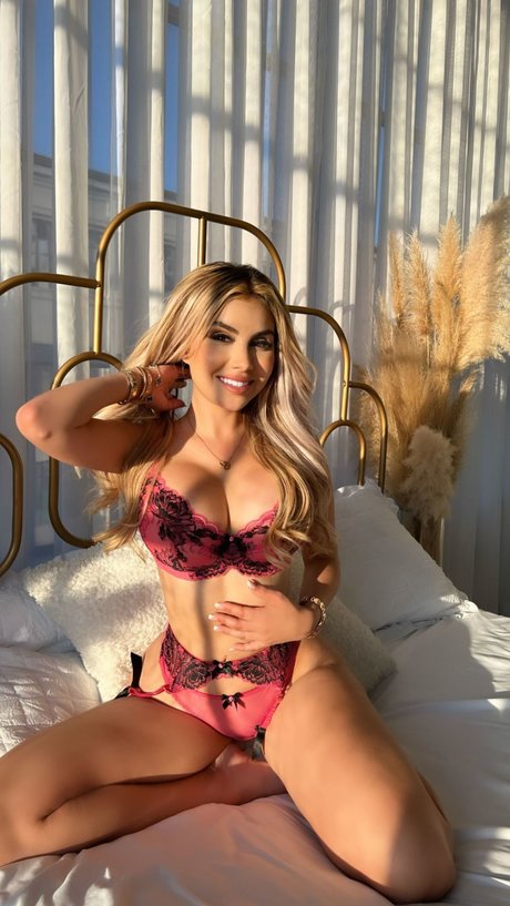 Alexa Dellanos profile image