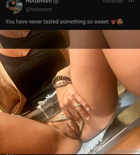 Hottxmom model top images