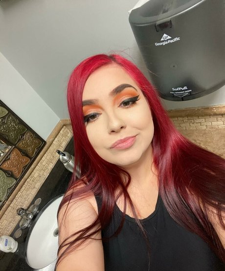 teen glasses onlyfans top gallery