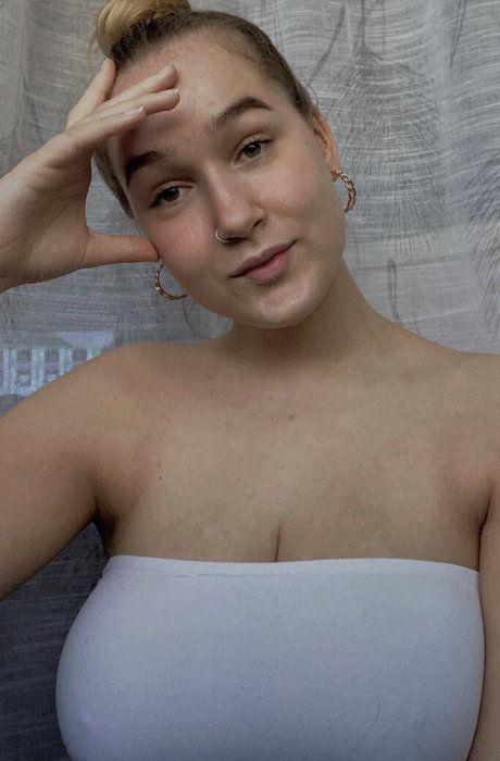 skinny petite onlyfans adult photo