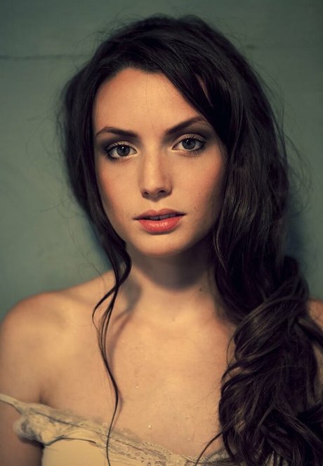 Gaite Jansen pretty actress photos