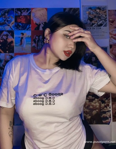 20 years old onlyfans pornographic picture