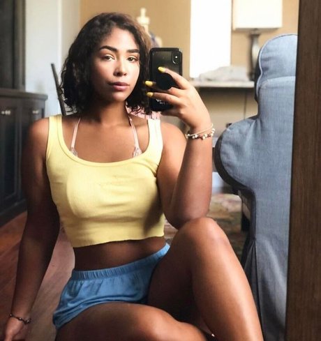 Holland Hoelland sexy star pics