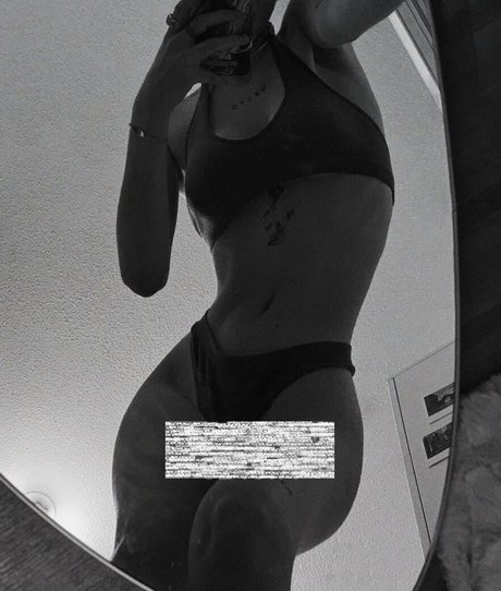 Cap0nce model pornographic photo