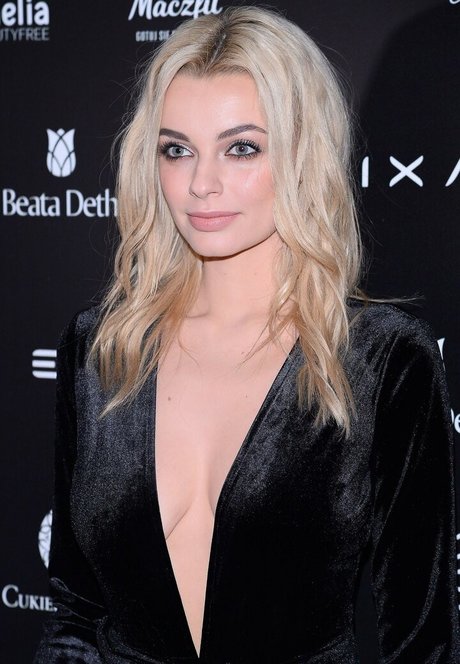 Karolina Bielawska pretty star photo