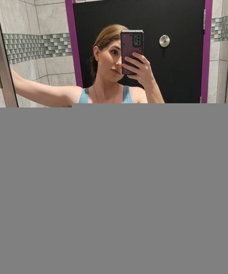 Lizzie All Day model nude photo