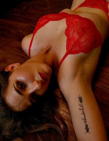 Lizzie All Day sexy model galleries