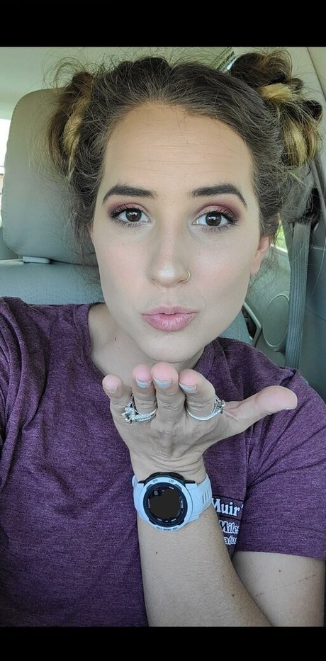 Lizzie All Day porn actress images