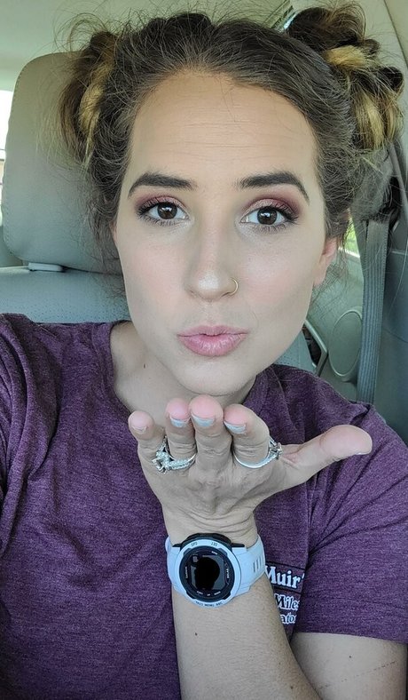 Lizzie All Day beautiful star picture