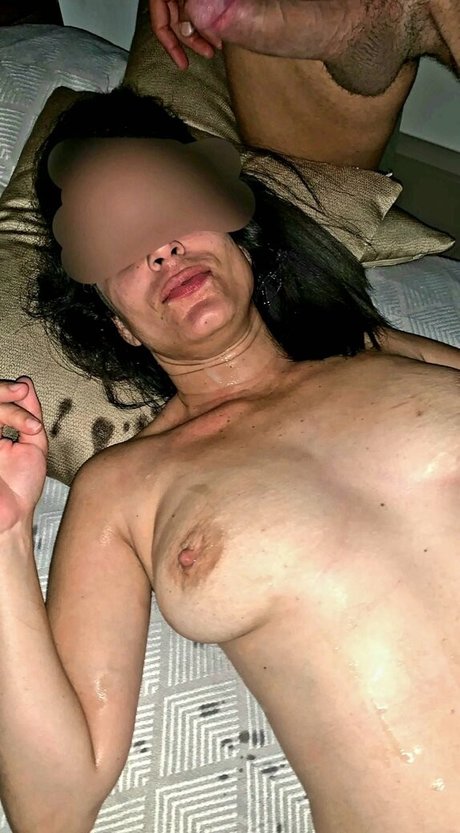 SexyLatinaWife93 nice model photo