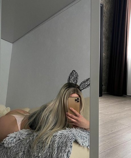 Sophyvibess pornstar top photo