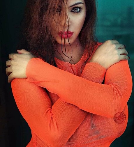 Zareen Zoya Khan nudes model pictures