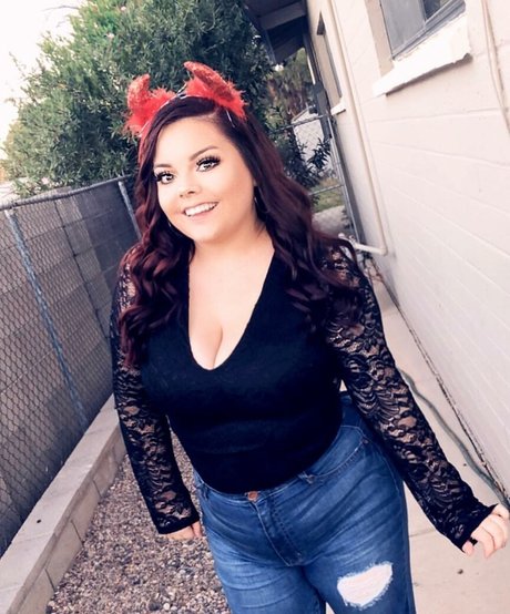 Lilly Zamora top profile image